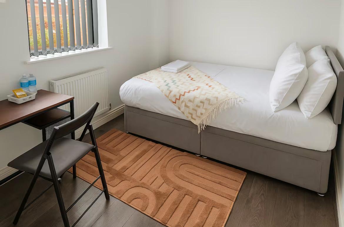 Coventry Station · Ensuite Room 6