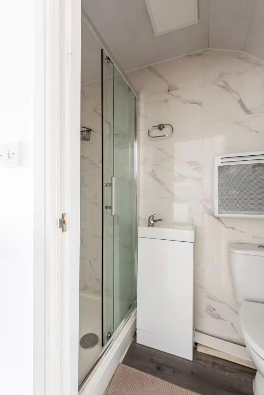 Coventry studio apartment - room